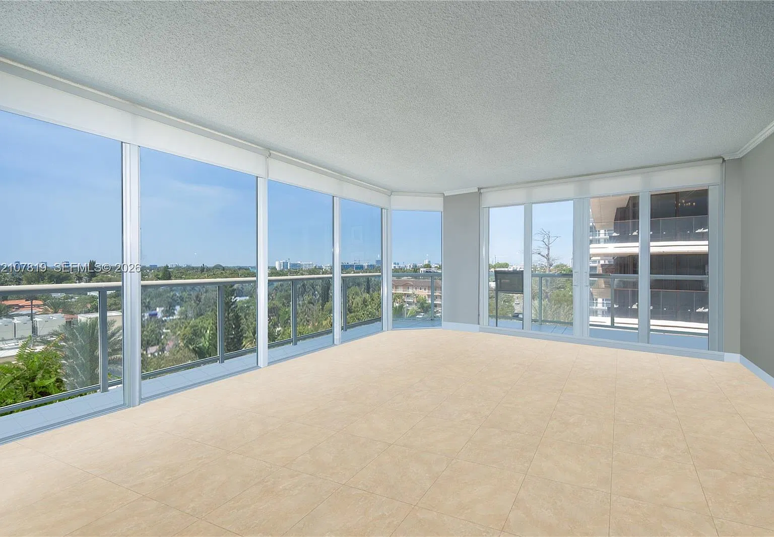 Mirage Condo — Photo 2