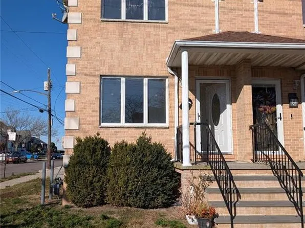 124-22 Cronston Ave, Rockaway Park, NY 11694
