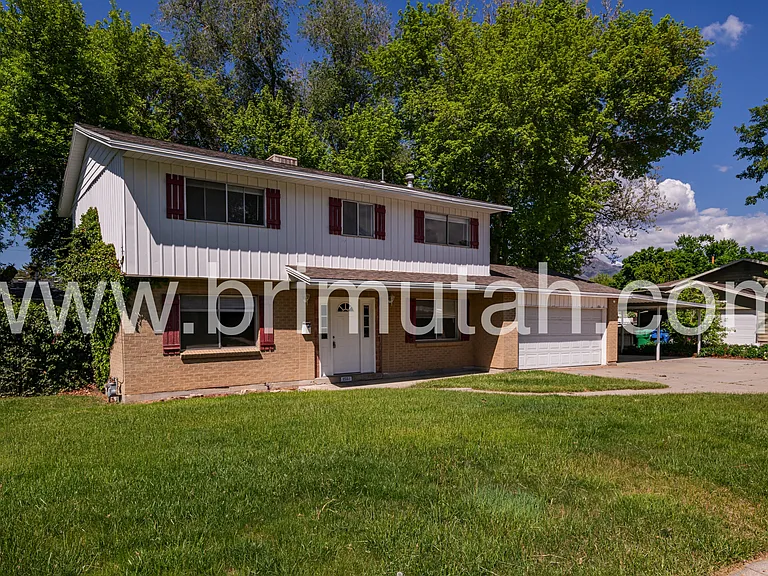 1561 E Delaware Ln — Photo 22