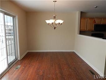 3rd image of 2545 Jeannette Ln