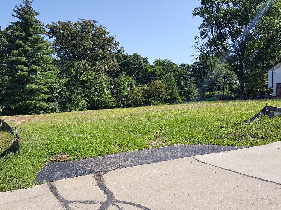 2nd image of 637 Hickory Ln