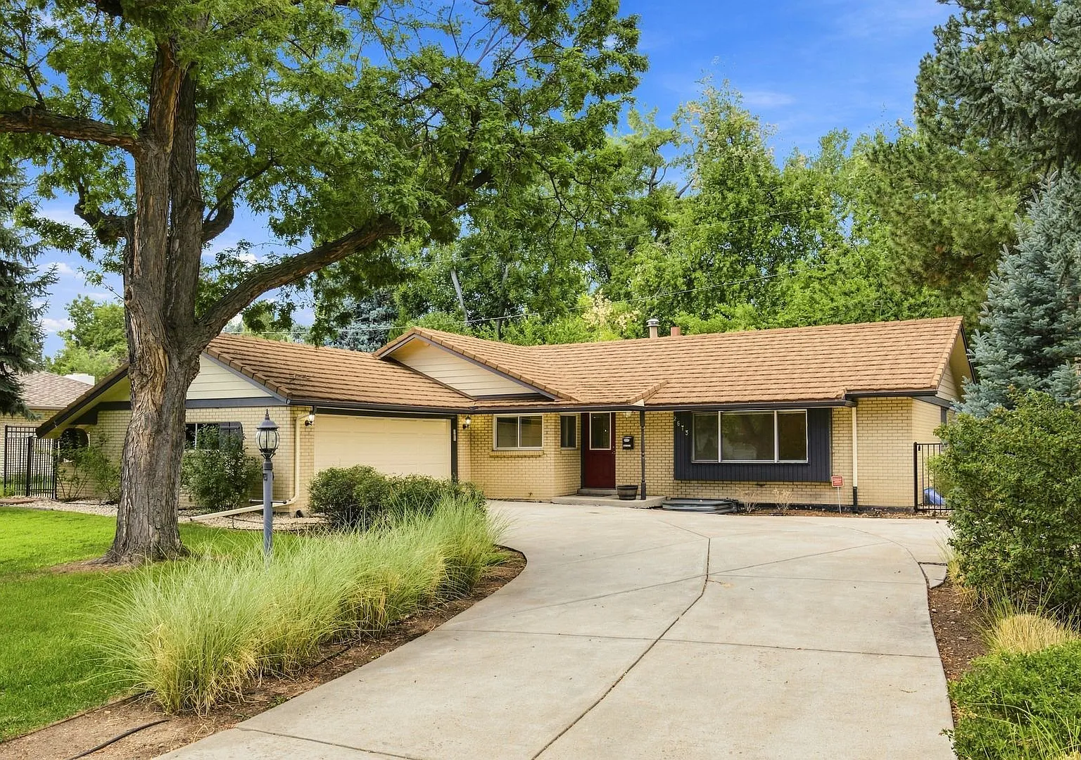 Charming 3-Bedroom Home in Lakewood, CO — Photo 1