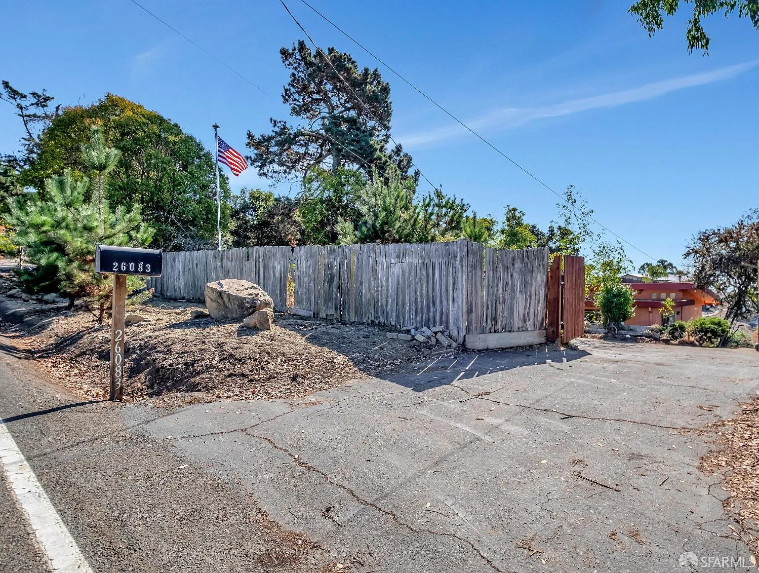 26083 Fairview Ave photo 1