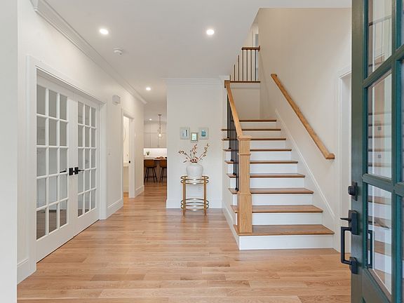 4th image of 472 Summer Ave