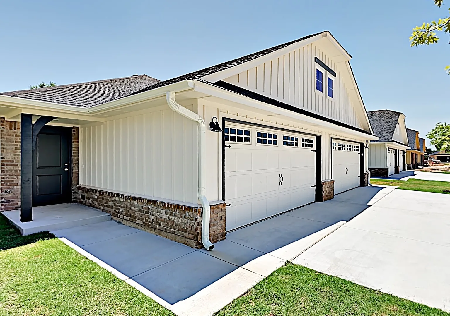 3 Bedroom 2 Bathroom 2 Car Garage Duplex Near Tinker AFB — Photo 2