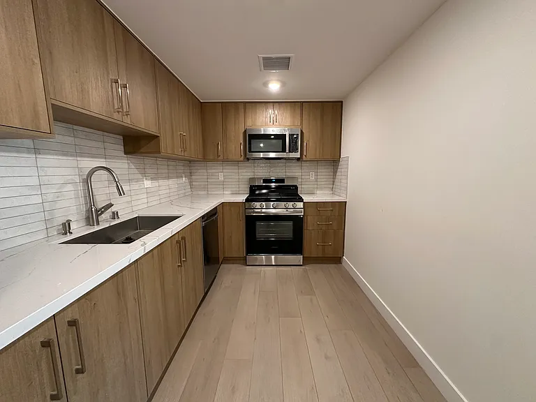 941 N Martel Ave #102 — Photo 54
