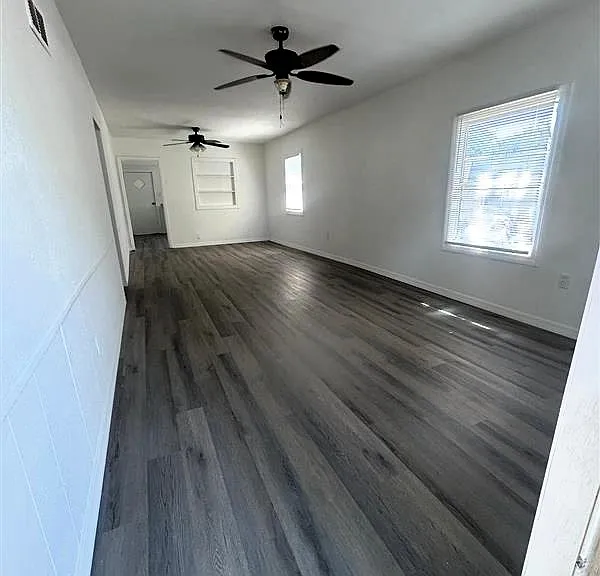 411 Union Dr — Photo 4