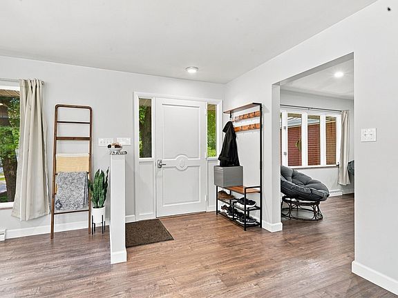 3rd image of 730 Tyrol Blvd