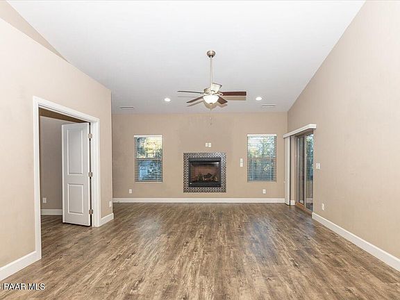 3rd image of 749 W Pine Knoll Dr