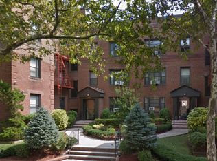 139-06 Pershing Crescent #2D, briarwood, NY 11435