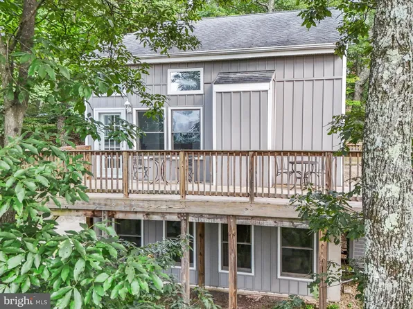 74 Apache Heights Ln, Berkeley Springs, WV 25411