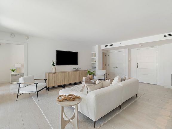 4th image of 120 SE 5th Avenue #219