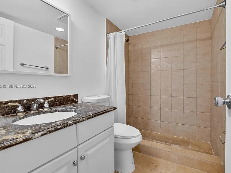 220 Lakeview Dr #210 — Photo 24