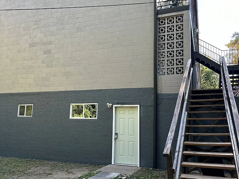 916 N Prospect St — Photo 15