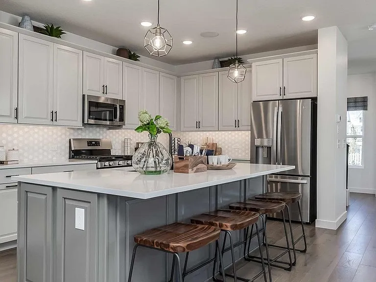 11549 S Dorian Dr — Photo 2