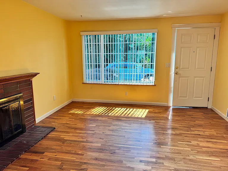 8068 NE 123rd St — Photo 2