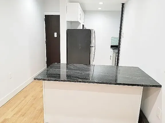 24-20 41st St #2N — Photo 3