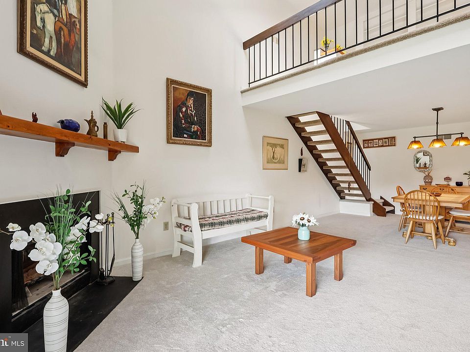1st image of 387 Westridge Cir #112