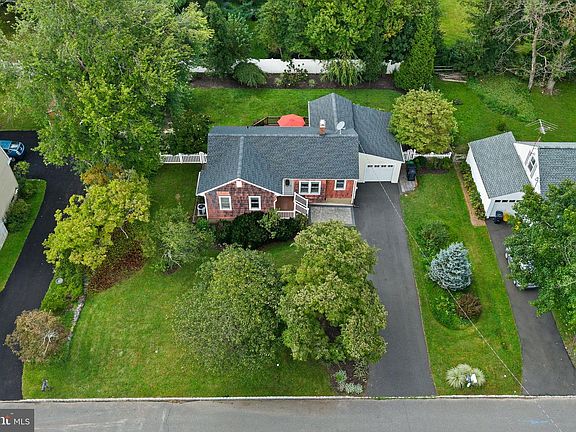 3rd image of 41 Hillside Ave