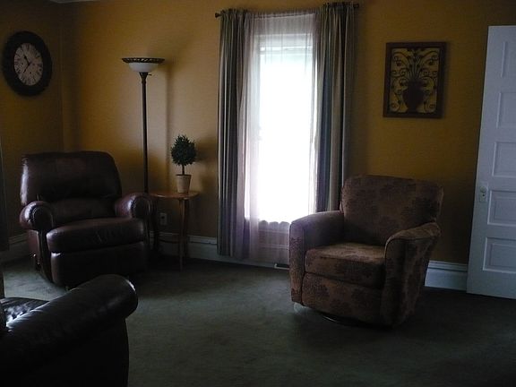 3rd image of 140 Linn St
