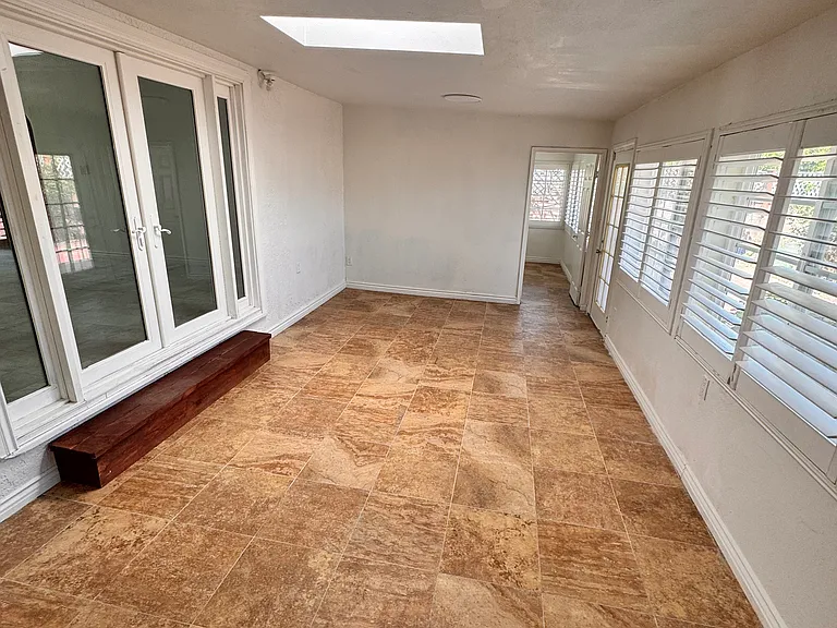 655 W Roberta Ave — Photo 10