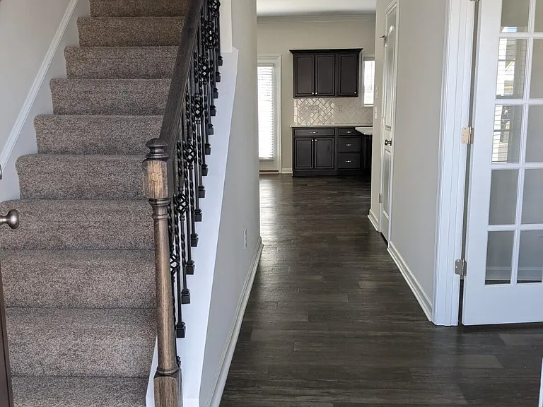 325 Sequoia Dr — Photo 2