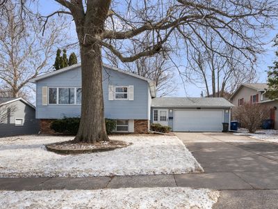4015 Washington Ln, Davenport, IA, 52806