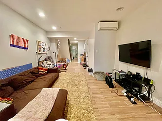 Rented by R New York