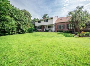 89 Pools Ln, Tiverton, RI 02878