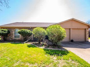 1620 Timberline Dr, Benbrook, TX 76126