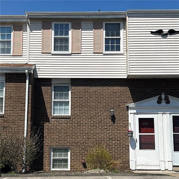 1st image of 228 E Commons Dr