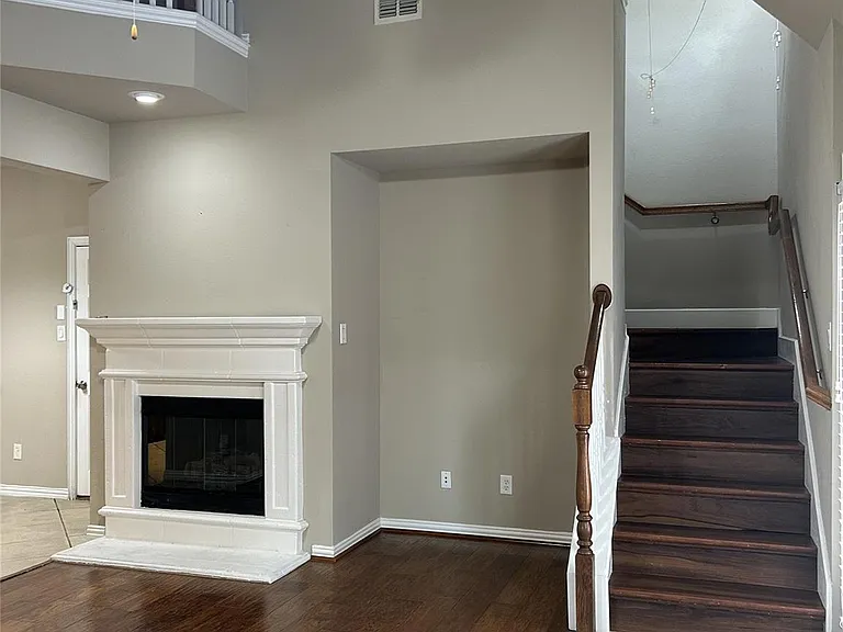 2148 Walnut Square Dr — Photo 3