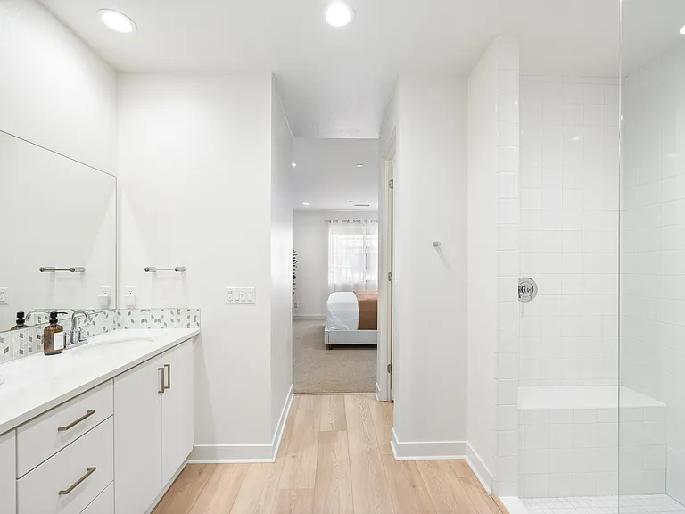 Master Suite 1 Bathroom