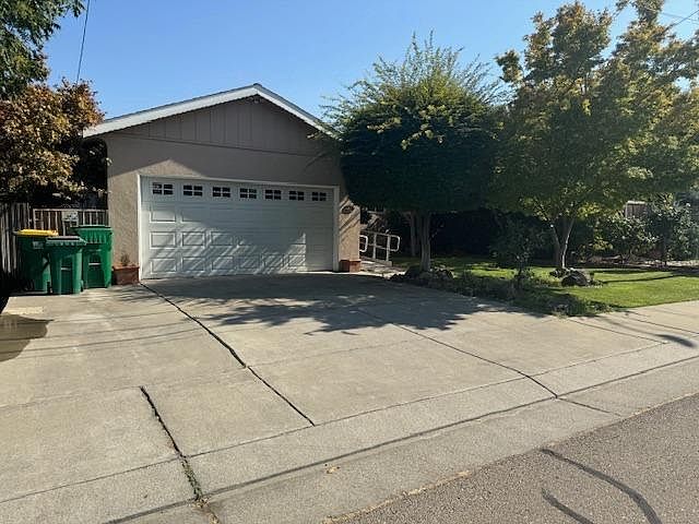 1st image of 226 E Knoles Way