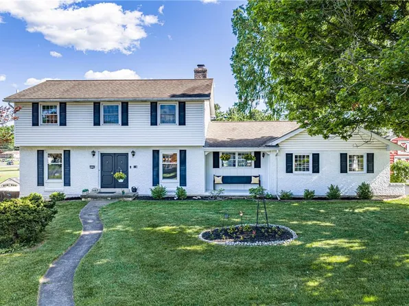 3146 Club Dr, Allentown, PA 18103