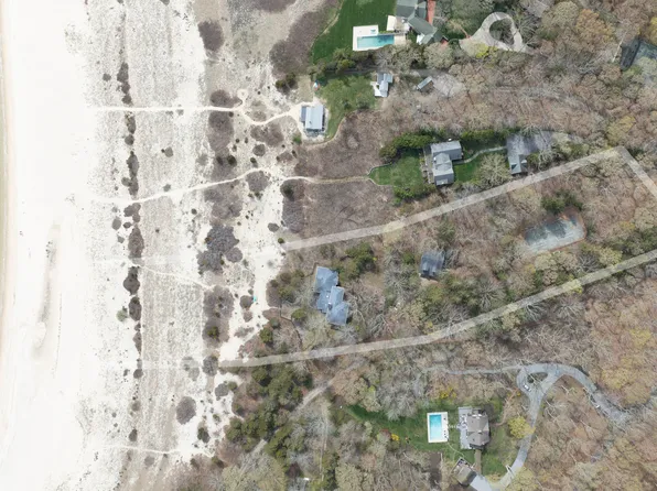 1480 Old Wood Path, Southold, NY 11971