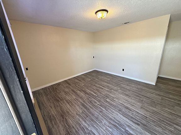 4th image of 1011-1015 W University Dr #6