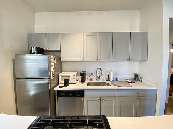 4th image of 2209-11 N Bissell St #1