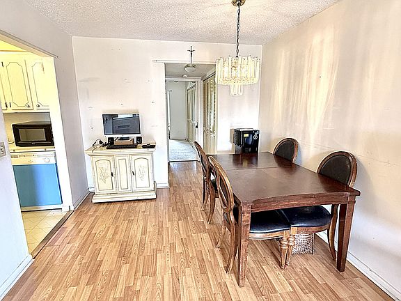 5th image of 122 Oakridge I