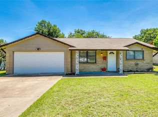 1016 Russell Ln, Bedford, TX 76022
