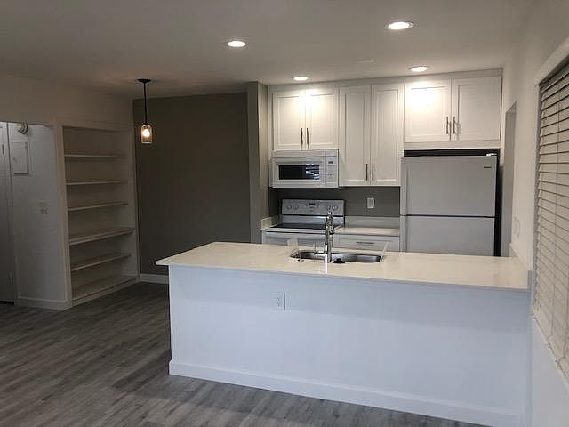 1st image of 4451 NE 20th Ave APT 2