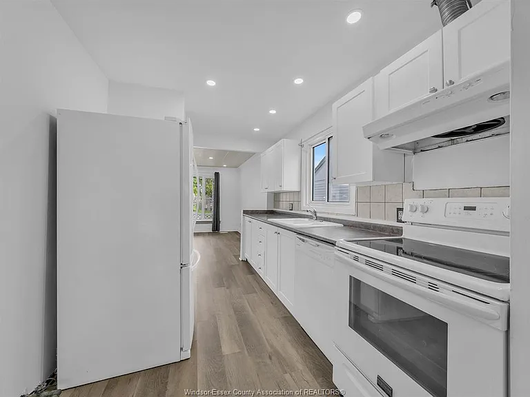 1183 Felix Ave — Photo 19