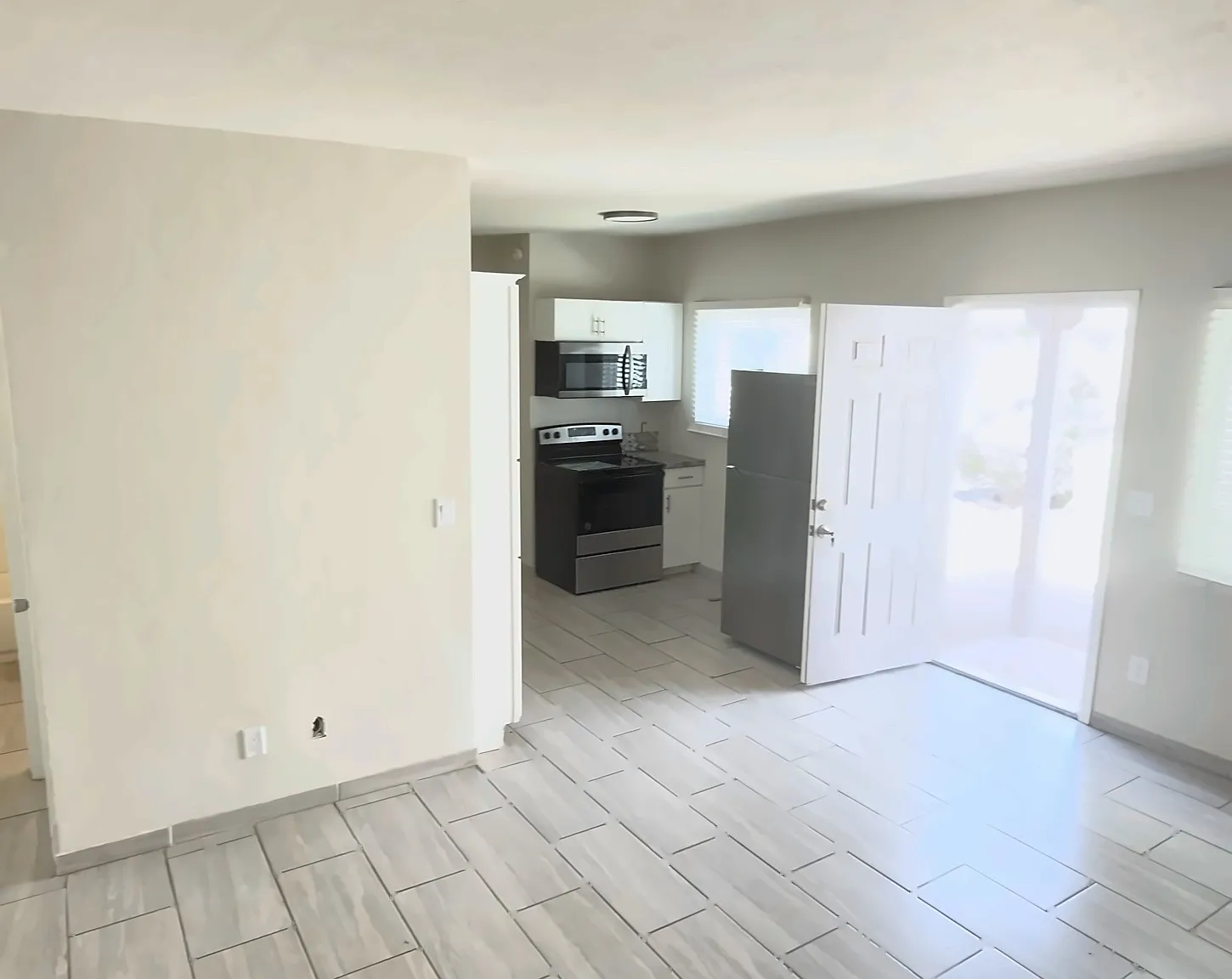 3 bed, 800 sqft, $1,450 — Photo 2