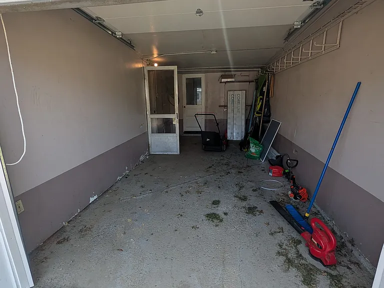 21100 Priday Ave — Photo 10