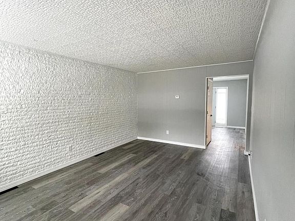 4th image of 2602 W 6th St