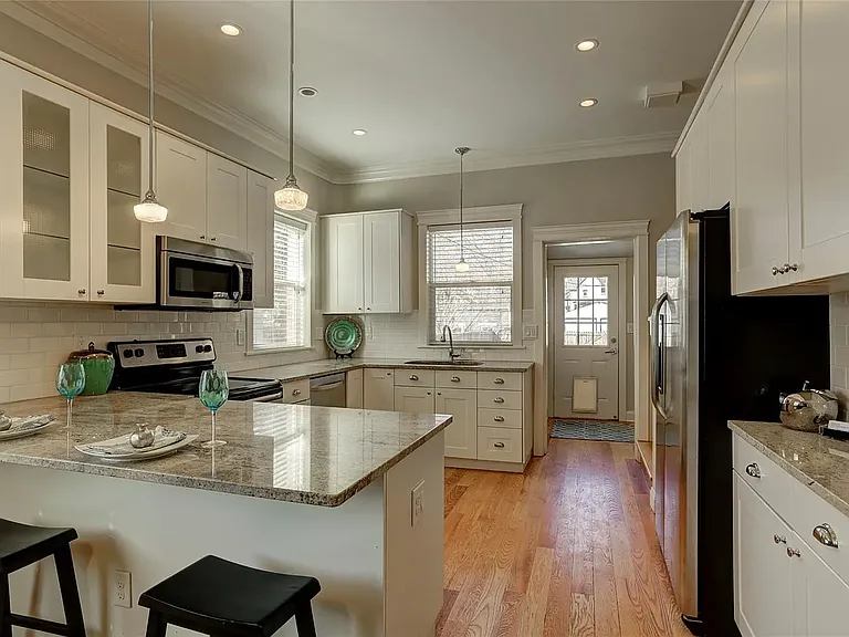 2235 Irving St — Photo 5