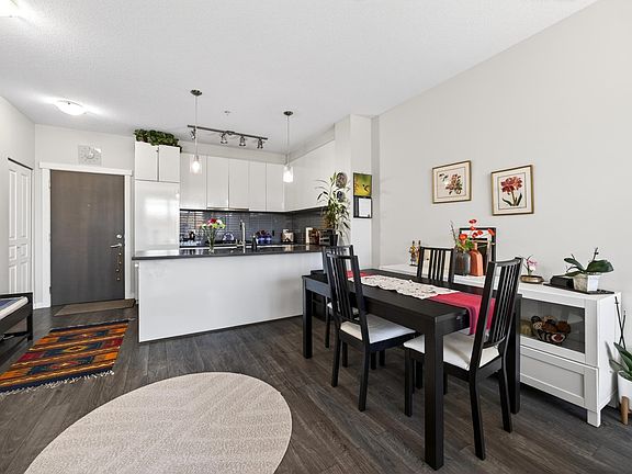 4th image of 9311 Alexandra Rd #427