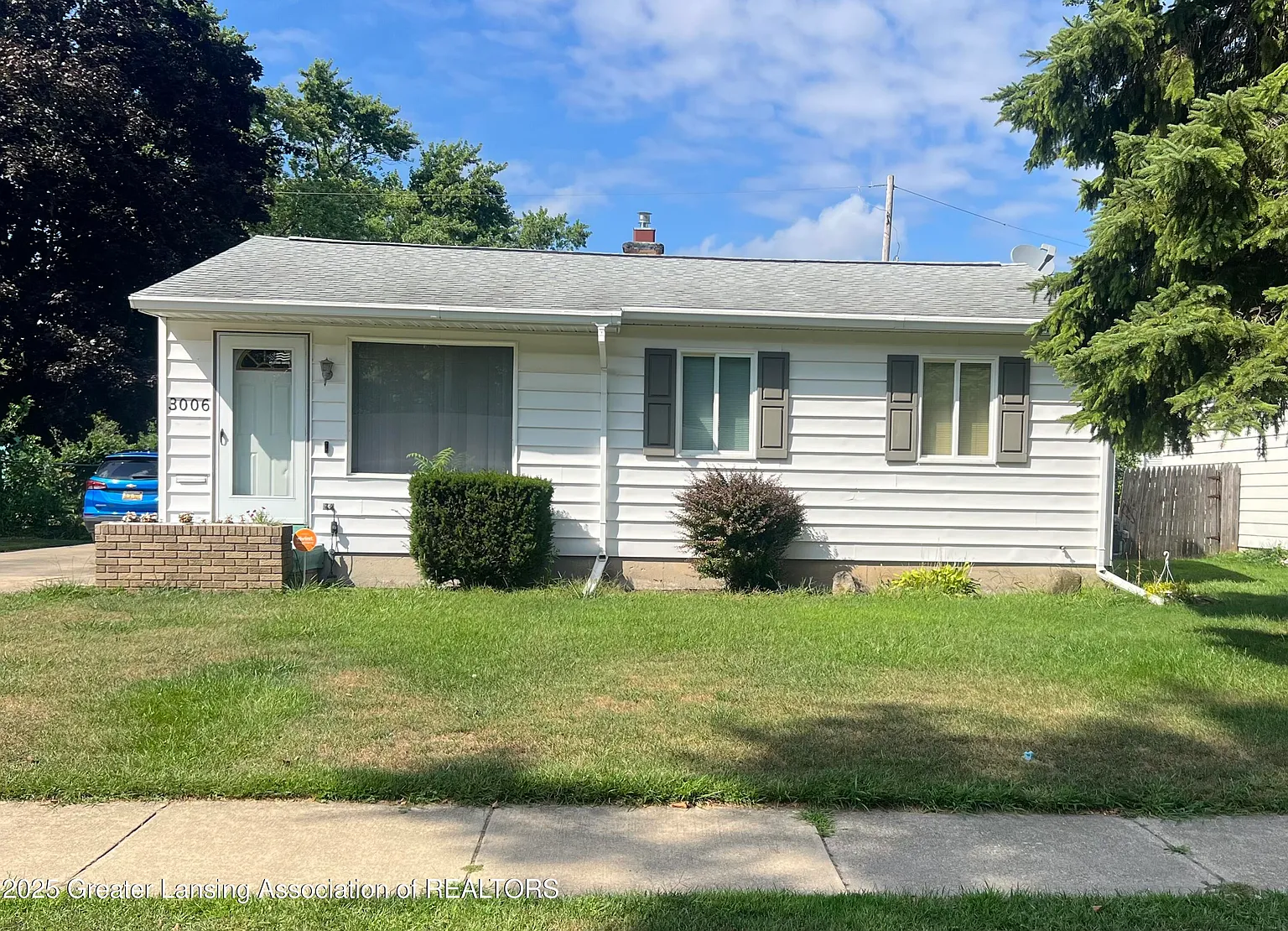 3006 Hillcrest St photo 1
