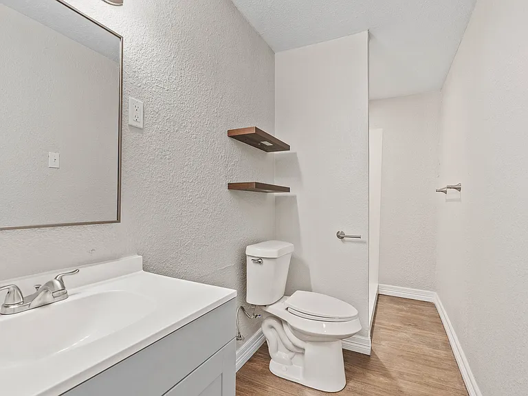 11700 N Oak St — Photo 24