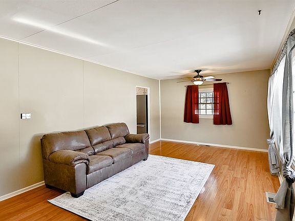 3rd image of 1126 Winthrop Ln